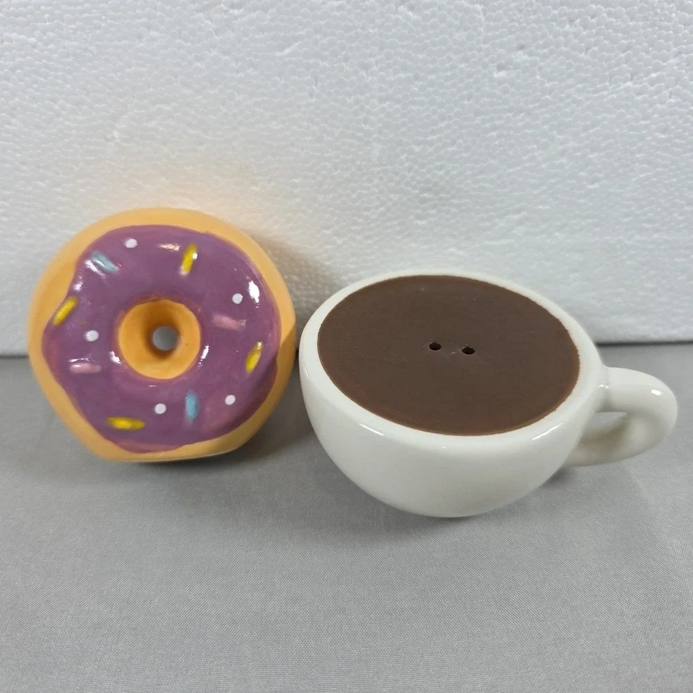 Donut Coffee Salt &‎ Pepper Shakers Colorful Table Décor Collectibles NEW